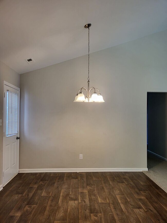 Building Photo - 3 bedroom Ranch