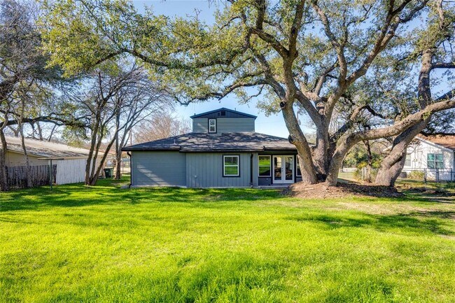 Building Photo - 809 N West St