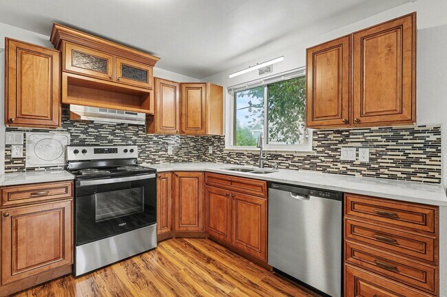 Building Photo - Newly remodelled 3 bedroom ranch - available May 1st!!!