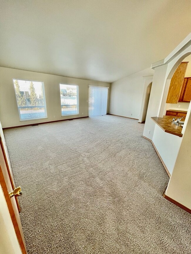 Building Photo - 3bed/2bath Rancher Style Home in Post Falls