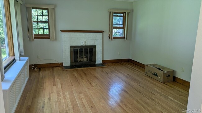 Building Photo - 362 Strawtown Rd