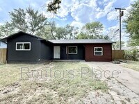 Building Photo - 2214 S Poplar St