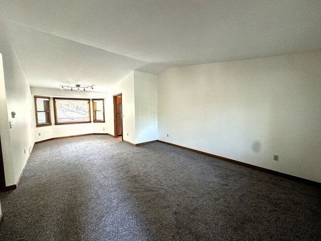 Building Photo - 3Bd/2Ba Sammamish House