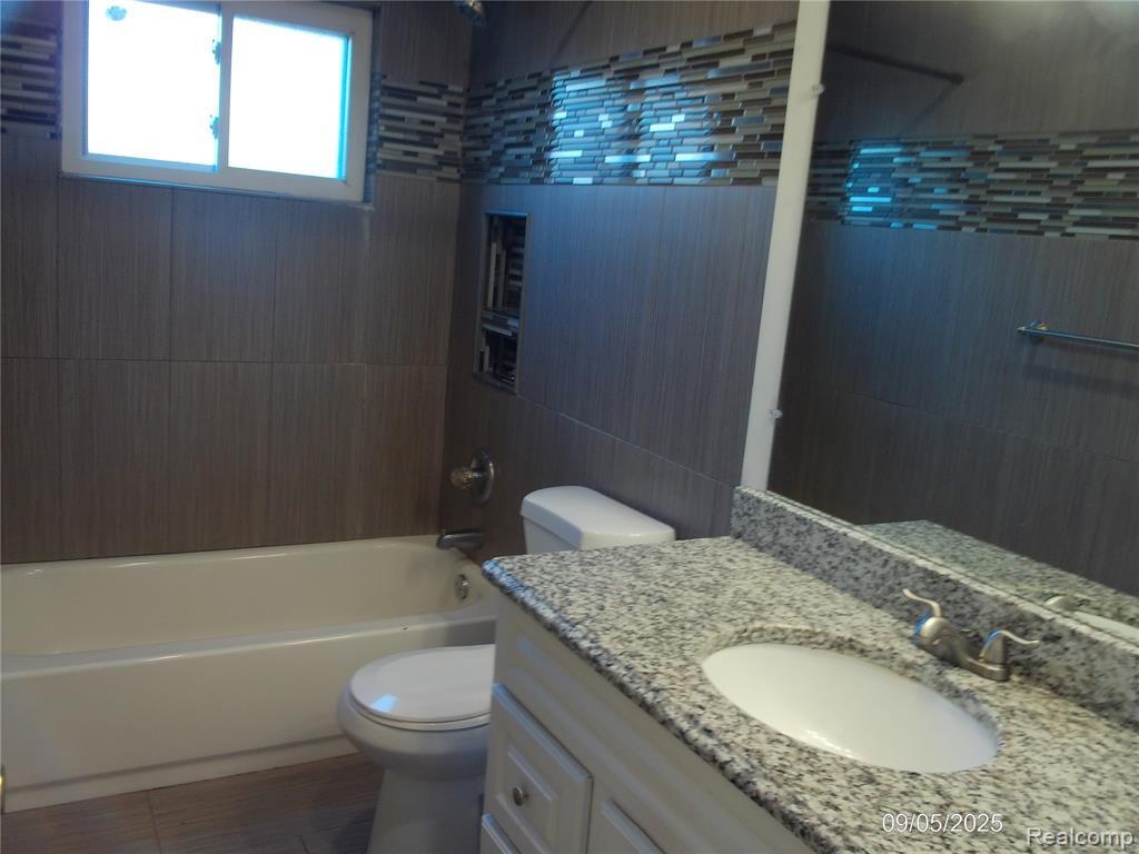 Building Photo - 38732 Monterey Dr