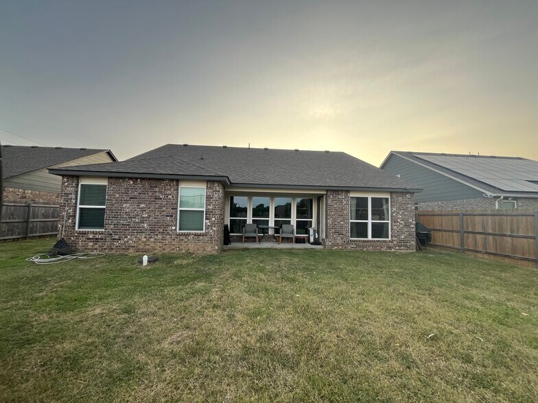 Building Photo - 3809 S 12th Pl