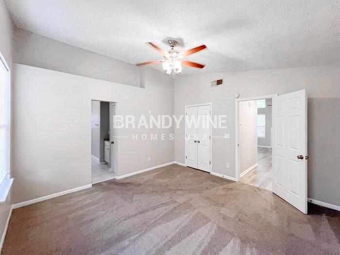 Building Photo - 4400 Westchester Ct