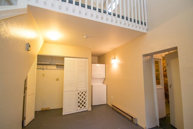 Building Photo - 2311 Spruce St