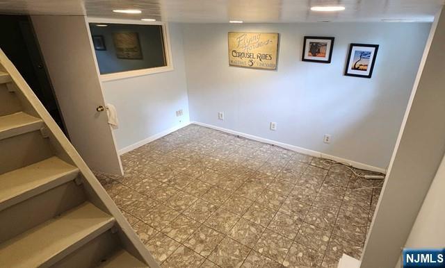 Building Photo - 276 Franklin Turnpike