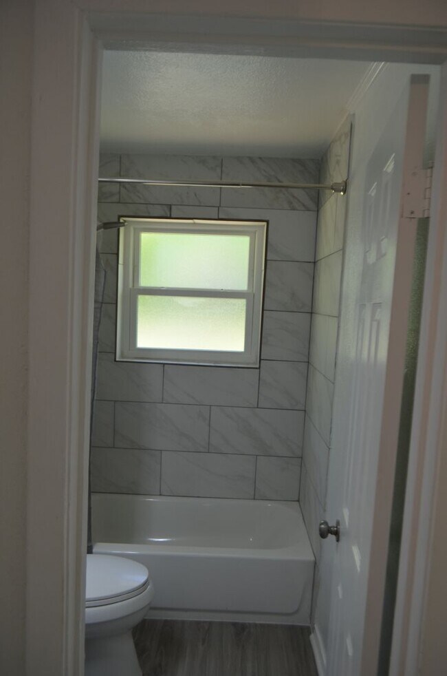 Building Photo - Reduced price!