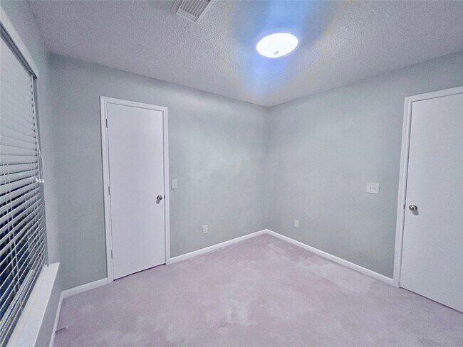 Building Photo - 10011 Territory Ln