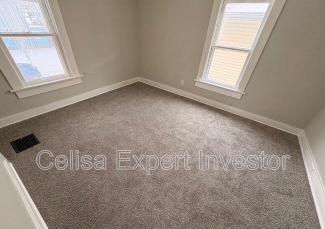 Building Photo - 1902 Riedmiller Ave