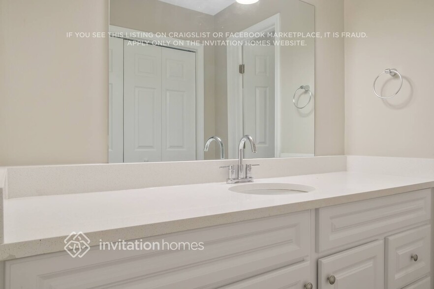 Building Photo - 4952 Needle Knob Ct
