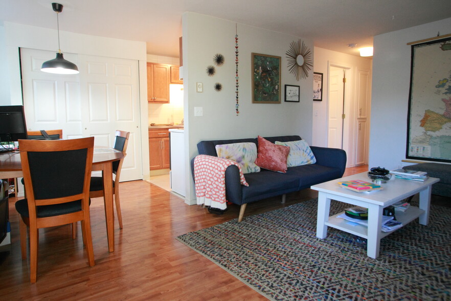 Building Photo - 4925 SE 71st Ave