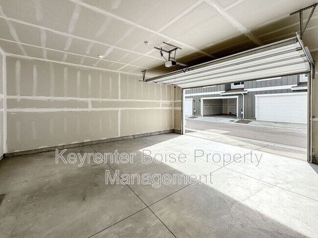 Building Photo - 4212 W Cirrus Ln