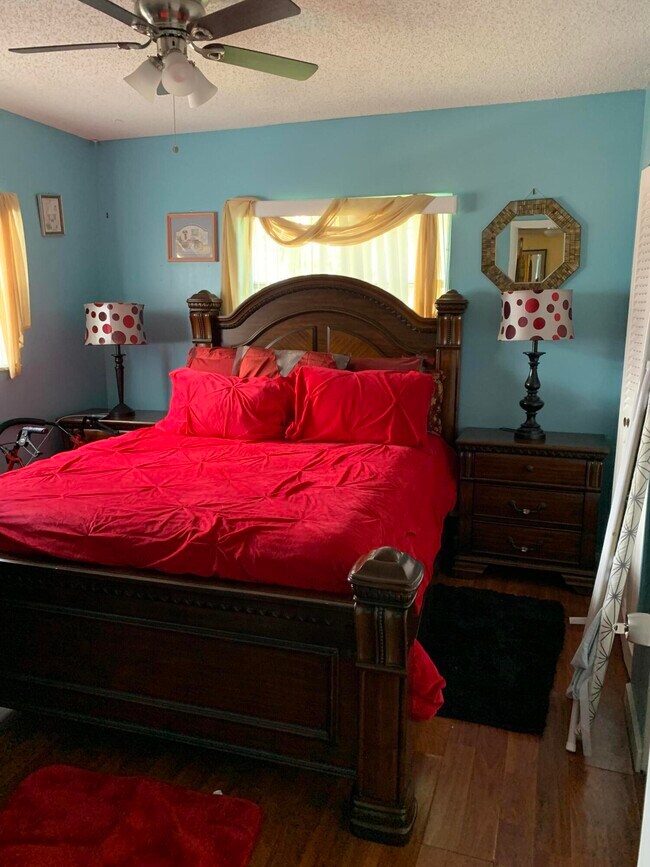 Building Photo - 7887 Golf Cir Dr