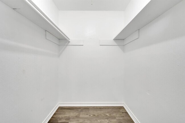 Building Photo - 22102 Breezy Hill Dr