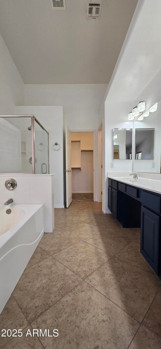 Building Photo - 4117 W Menadota Dr