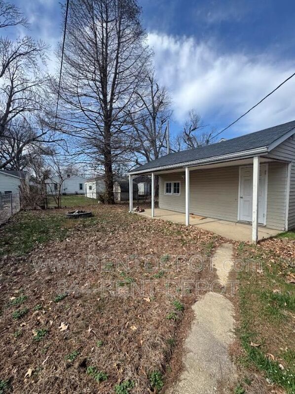 Building Photo - 1303 S St James Blvd