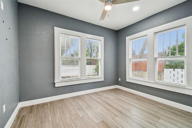 Building Photo - 6810 N Navin Ave