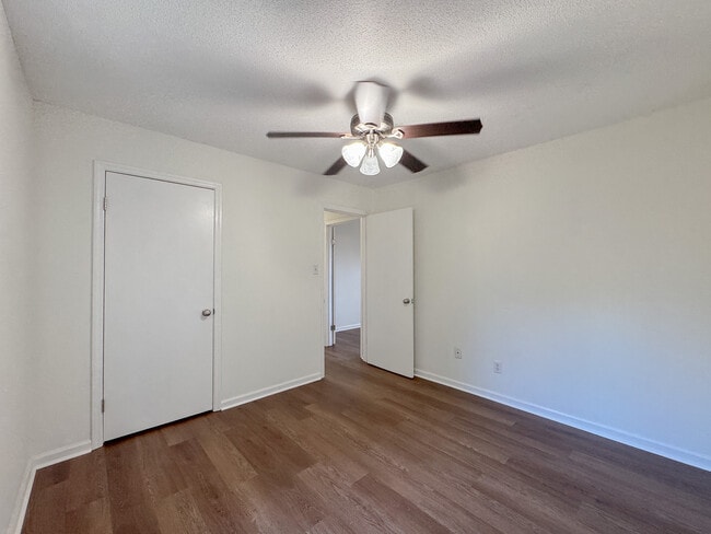 Building Photo - 113 Ellis Rd