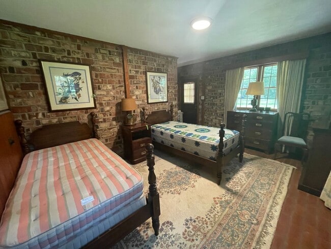 Building Photo - Stunning 3-Bedroom, 2-Bathroom Home with A...