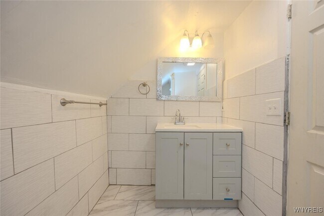 Building Photo - 62 Sweet Ave