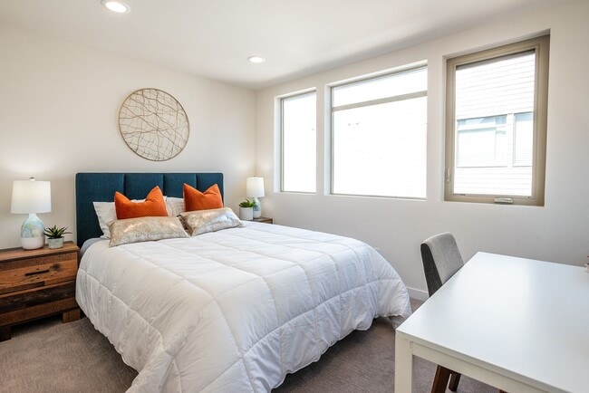 Building Photo - Ballard Townhouse