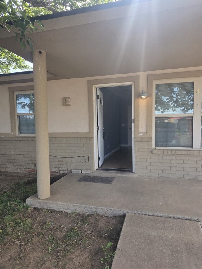 Building Photo - 4201 W Farmers Ave