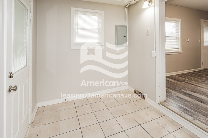 Building Photo - 20 Leander Dr