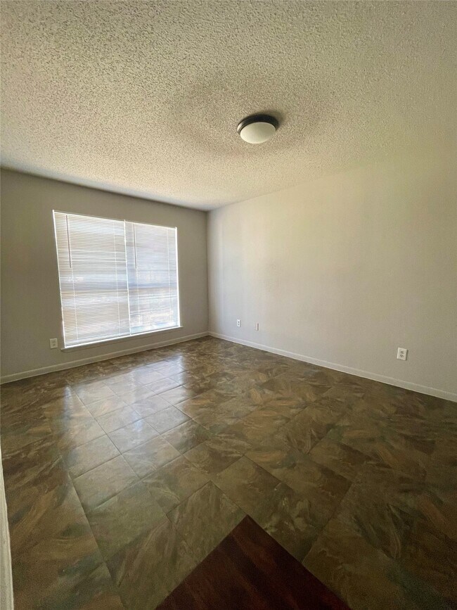 Building Photo - 10001 Westpark Dr