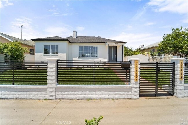 Primary Photo - 11445 Saticoy St