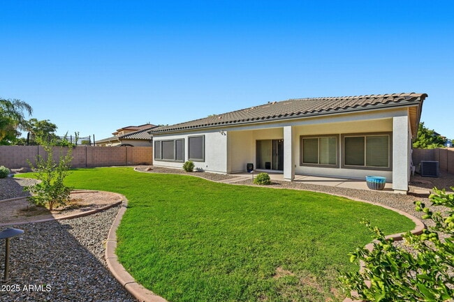 Building Photo - 10915 E Rafael Ave