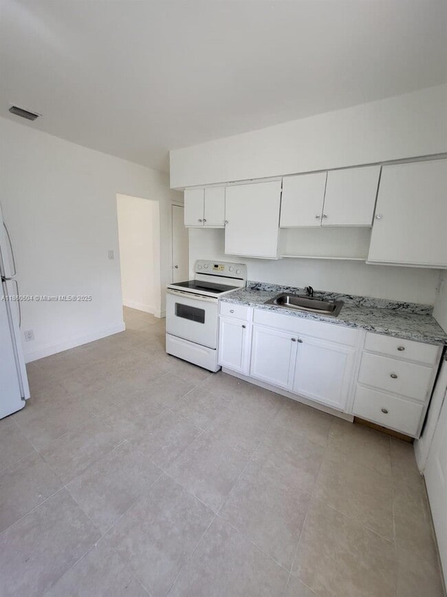 Building Photo - 640 NW 77th St