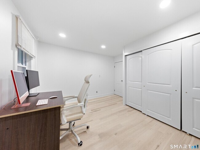 Building Photo - 115 Wilton Rd