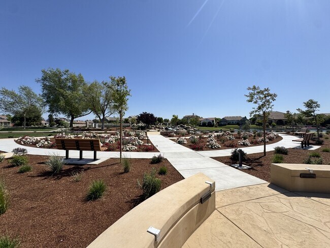 Building Photo - 10556 E Greenbury Way