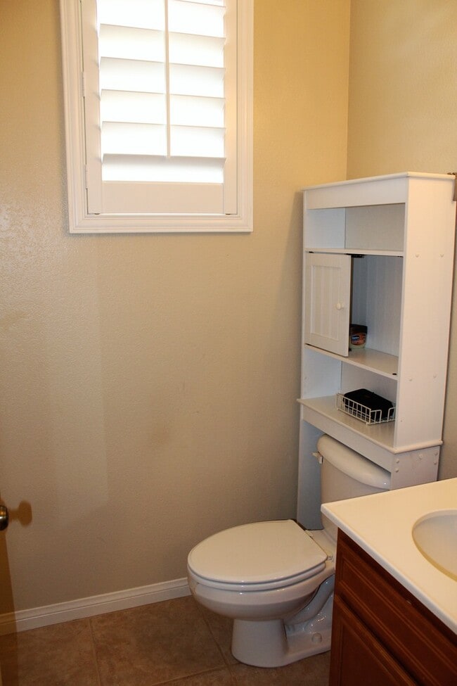 Building Photo - Beautiful 4 Bed 2.5 Ba, Single Story Pool Home with RV/Boat Parking