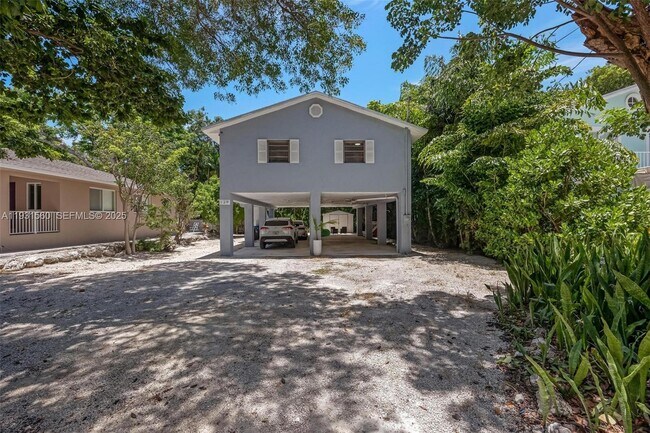 Building Photo - 139 N Bay Harbor Dr