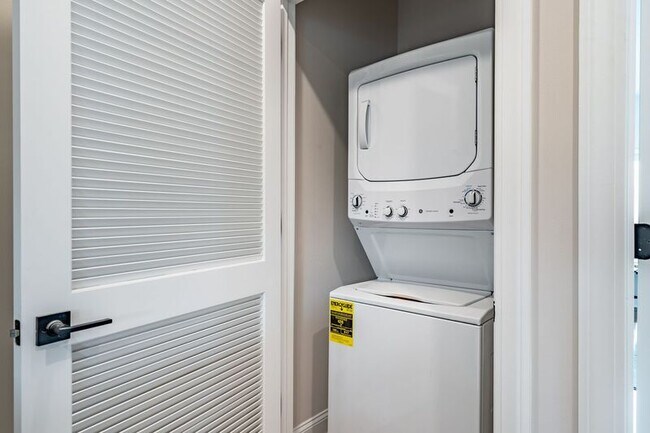 Building Photo - 182 Excelsior Ave