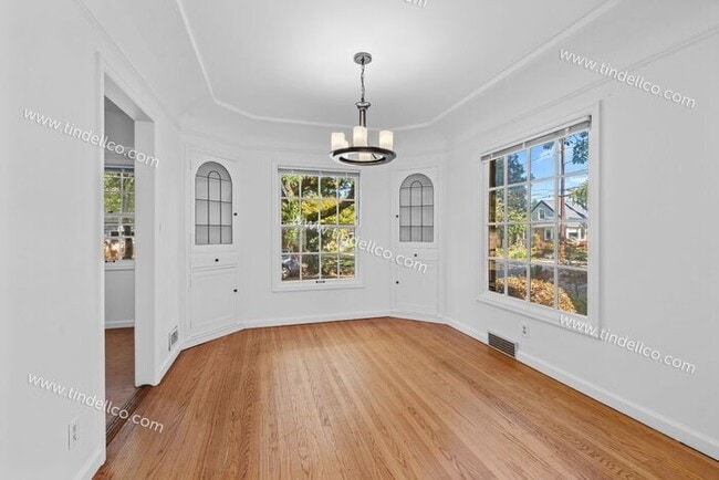 Building Photo - Three Bedroom Cape Cod with Yard in Highly...