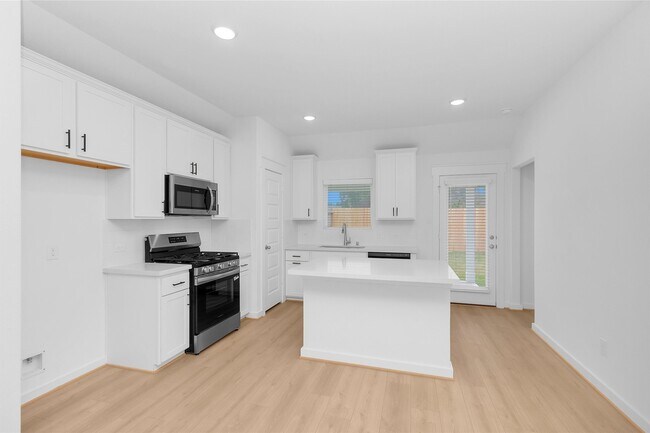 Building Photo - 40723 Mostyn Lake Dr