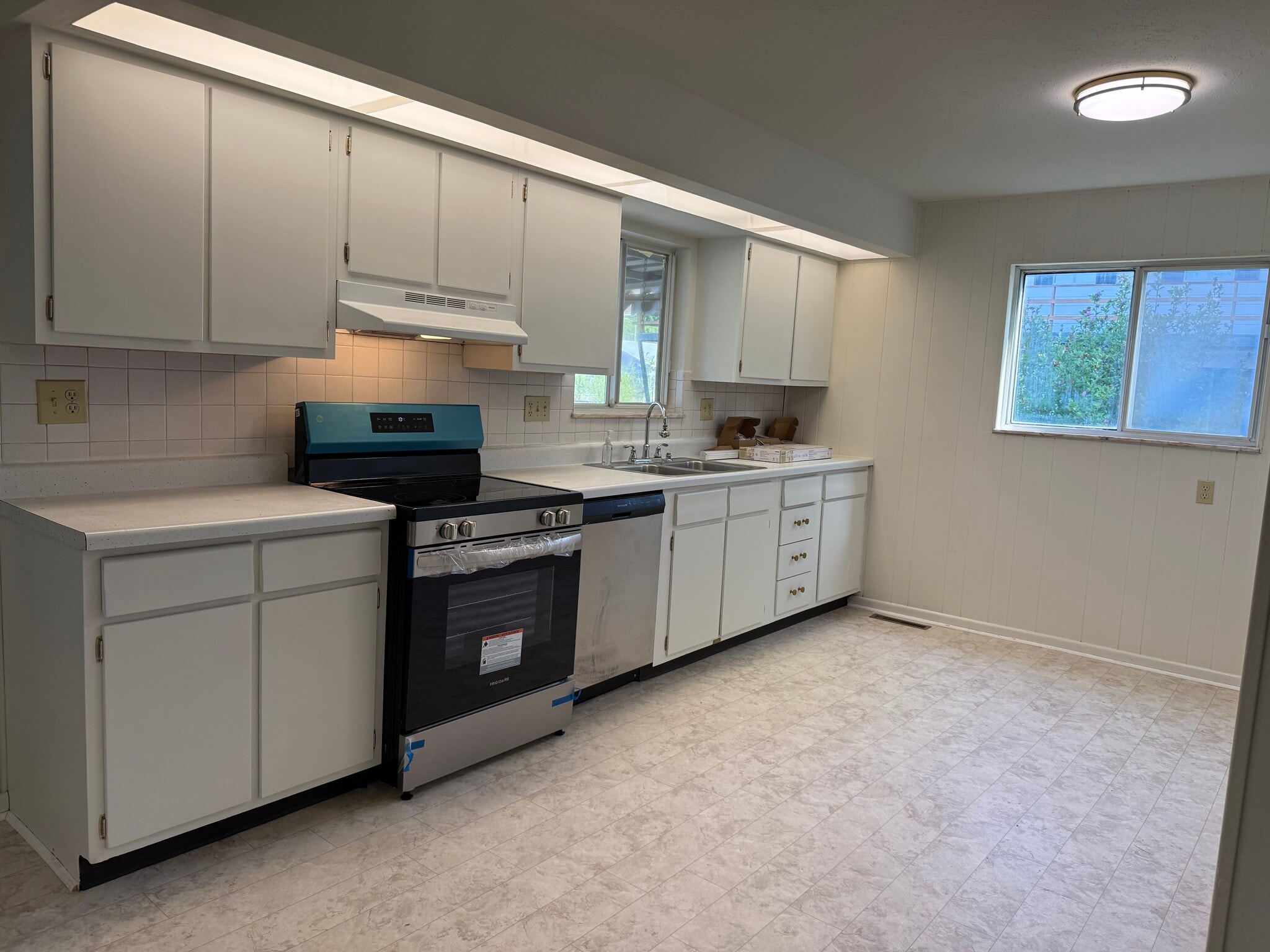 Kitchen - 1241 Main Ave