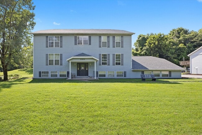 Primary Photo - 2105 N Keebler Ave