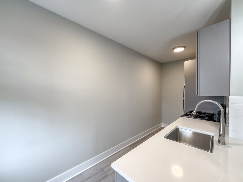 Building Photo - 373 Hazel Ave