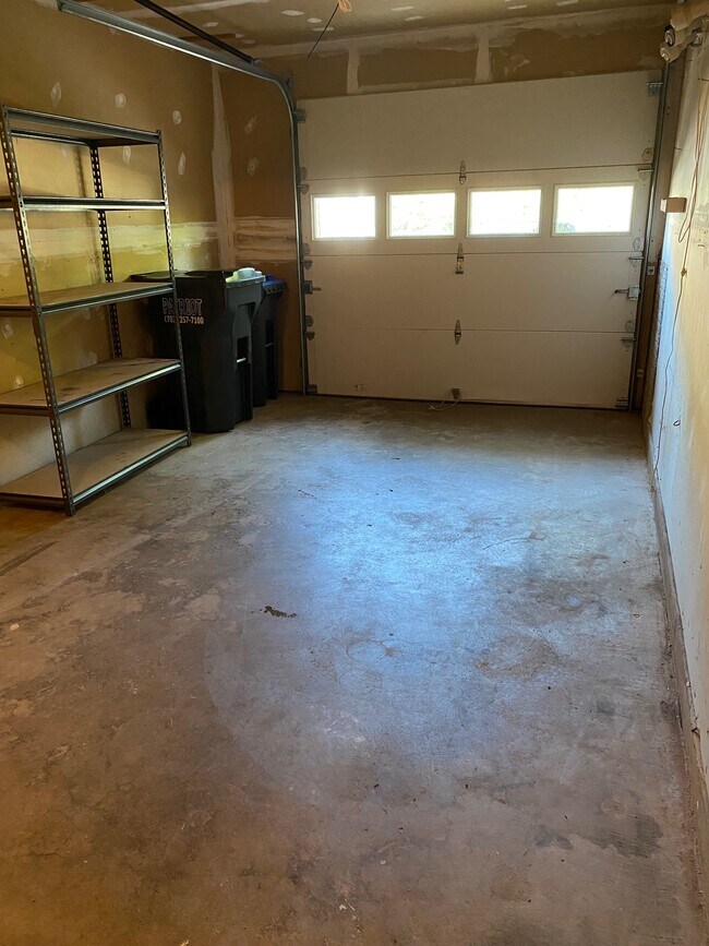 Building Photo - 15538 Port Washington Ct