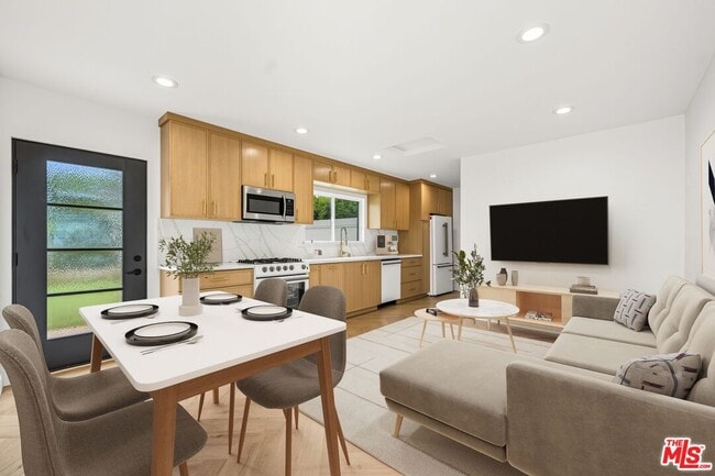 Building Photo - 6327 Babcock Ave