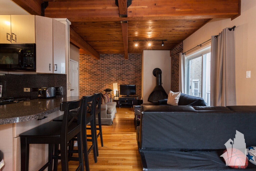 Building Photo - 1133 W Drummond Pl