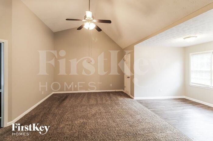 Building Photo - 1580 Summit Point