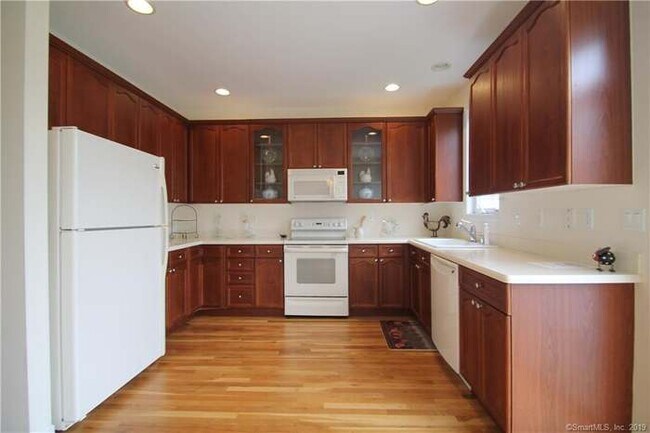 Building Photo - 49 Woodcrest Ln