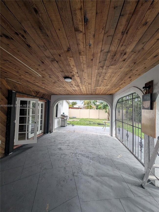 Building Photo - 1900 NE 186th Dr