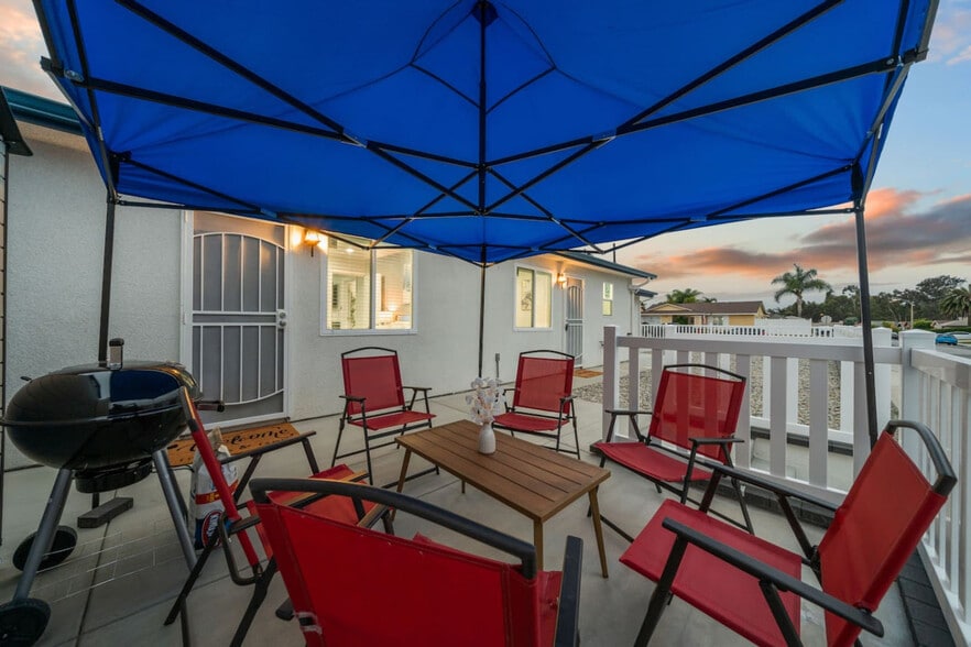 Building Photo - 10983 Parkdale Ave